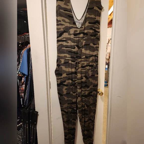 Torrid camouflage jumpsuit size 3 - Picture 1 of 3